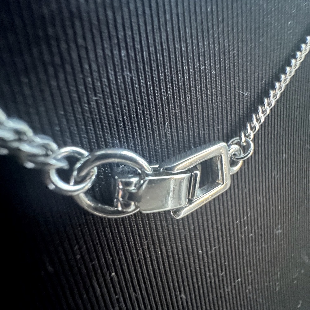 Givency Round Rhinestone Pendant - Picture 6 of 12